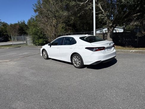 Used 2023 Toyota Camry LE image 3