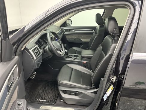 Used 2021 Volkswagen Atlas SE w/ Panoramic Sunroof Package image 3