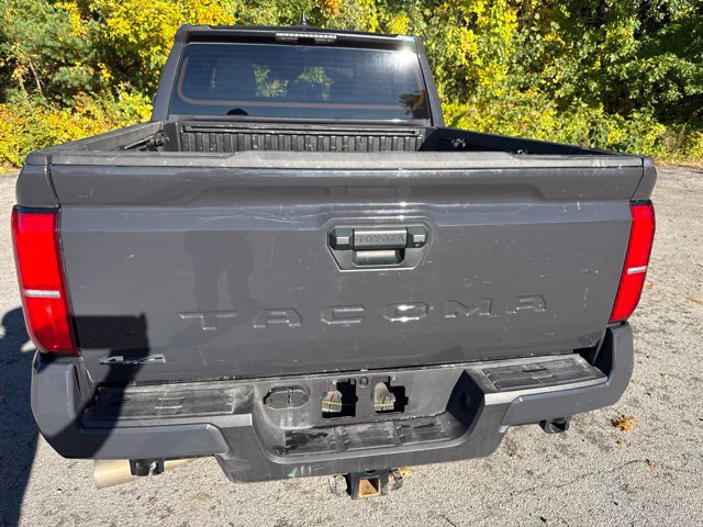 Used 2025 Toyota Tacoma SR5 AWD/4WD image 6