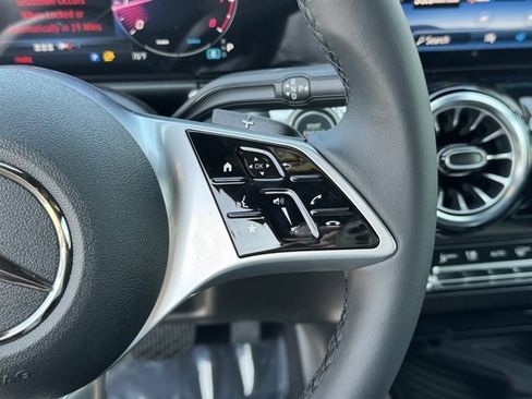 New 2025 Mercedes-Benz GLB 250 image 15