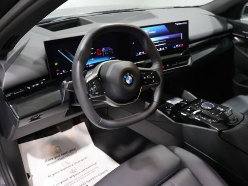 Used 2024 BMW 530i xDrive AWD/4WD image 16