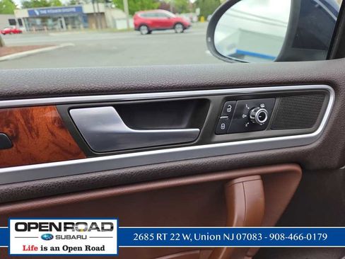 Used 2012 Volkswagen Touareg Sport AWD/4WD image 15