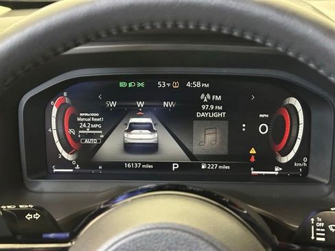 Used 2024 Nissan Rogue SL AWD/4WD image 26