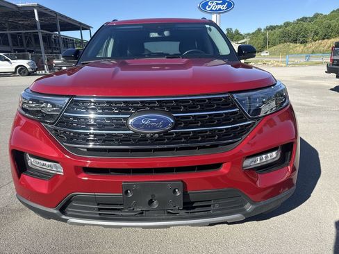 Used 2023 Ford Explorer XLT w/ Equipment Group 202A AWD/4WD image 2
