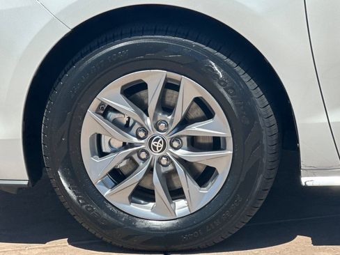 Certified 2024 Toyota Sienna XLE FWD image 33