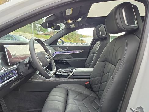 Used 2024 BMW i7 eDrive50 image 13