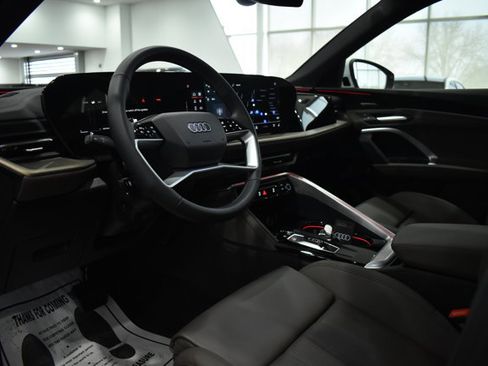 Used 2025 Audi Q5 Premium Plus w/ Premium Plus image 14
