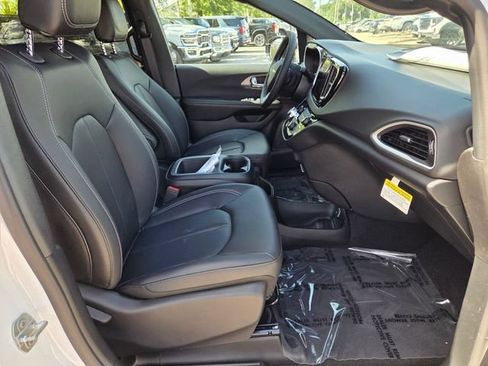 New 2026 Chrysler Voyager LX FWD image 13
