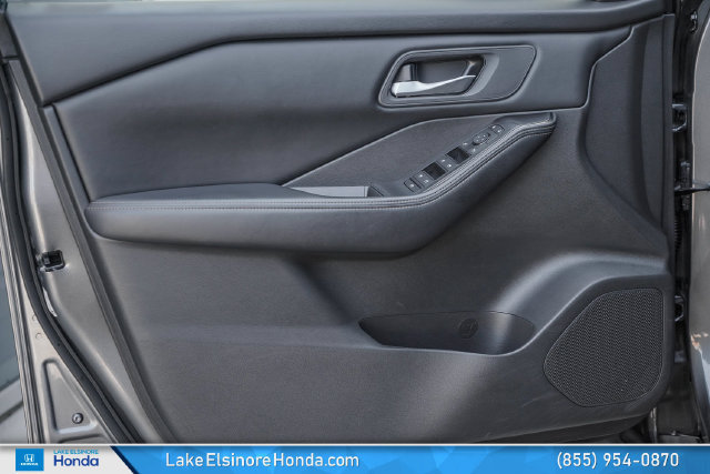 Used 2024 Nissan Rogue SV FWD image 13
