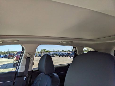 Certified 2025 Kia Sorento SX image 24