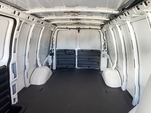 New 2025 GMC Savana 3500 Extended w/ Driver Convenience Package image 11