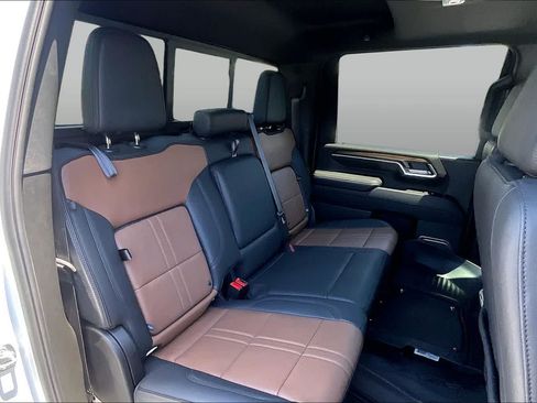 Used 2025 Chevrolet Silverado 2500 High Country w/ High Country Premium Package AWD/4WD image 26