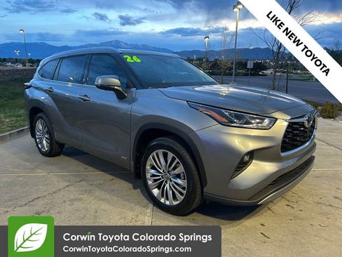 Used 2026 Toyota Highlander Platinum AWD/4WD image 1
