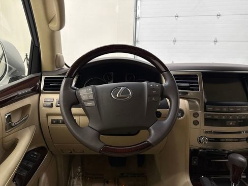Used 2013 Lexus LX 570 4WD image 17