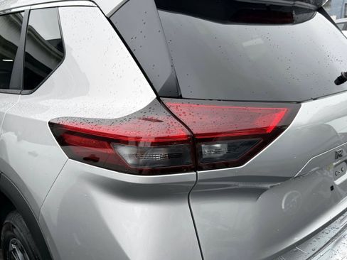 Used 2025 Nissan Rogue SV w/ SV Premium Package AWD/4WD image 9