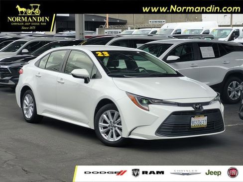 Used 2023 Toyota Corolla LE w/ LE Convenience Package FWD image 1