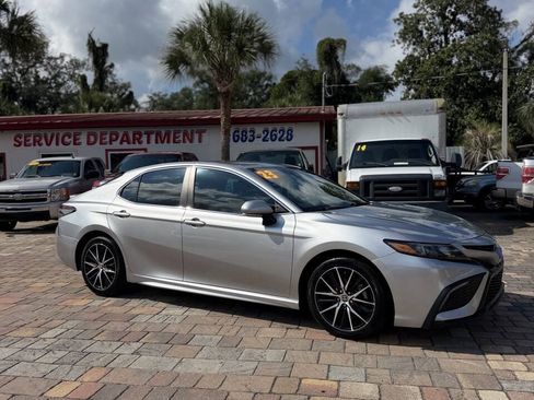 Used 2023 Toyota Camry SE FWD image 2