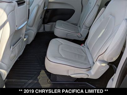 Used 2019 Chrysler Pacifica Limited w/ Advanced Safetytec Group