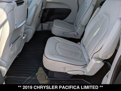 Used 2019 Chrysler Pacifica Limited w/ Advanced Safetytec Group image 4