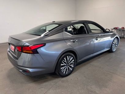 Used 2024 Nissan Altima 2.5 SV