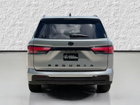 Used 2023 Toyota Sequoia Platinum AWD/4WD image 4