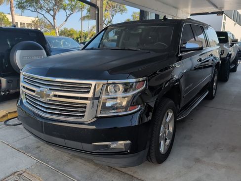 Used 2017 Chevrolet Suburban Premier RWD image 2