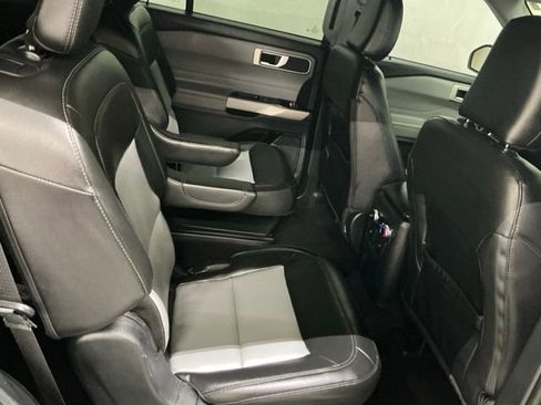 Used 2024 Ford Explorer XLT w/ Equipment Group 202A RWD image 18