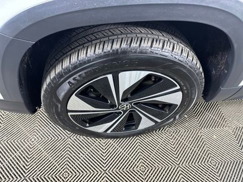 Used 2024 Volkswagen Taos SE image 10