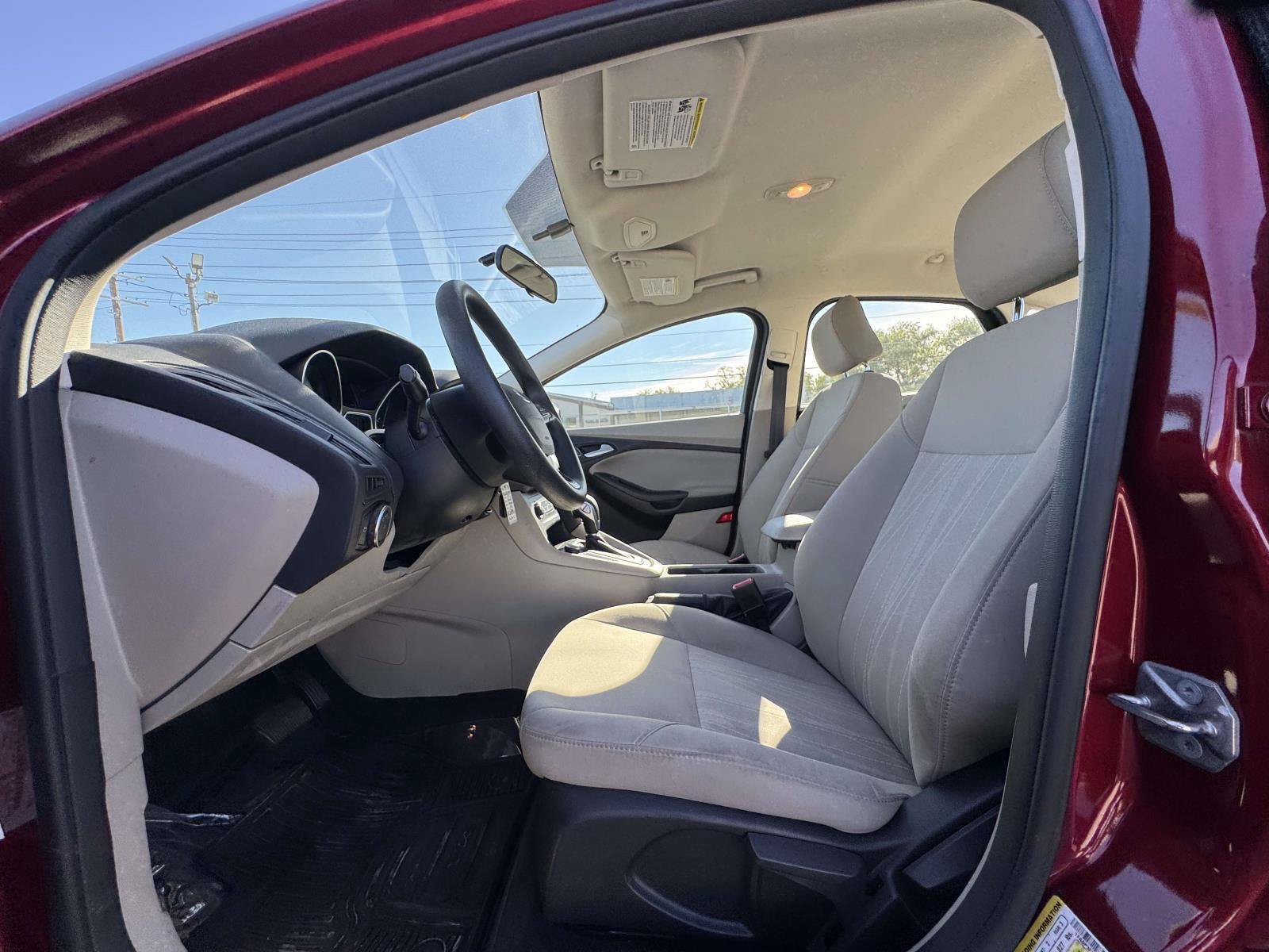 Used 2017 Ford Focus SE w/ Interior Protection Package FWD image 21