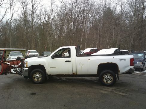 Used 2013 Chevrolet Silverado 2500 W/T w/ Snow Plow Prep Package image 5