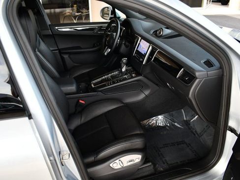 Used 2018 Porsche Macan image 44