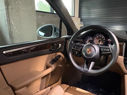 Used 2023 Porsche Macan AWD/4WD image 18