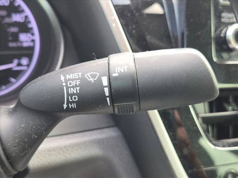 Used 2023 Toyota Camry SE FWD image 7