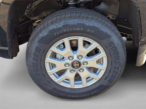 Certified 2025 Toyota Tacoma SR5 AWD/4WD image 9