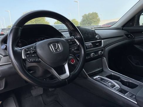 Used 2019 Honda Accord Touring image 10