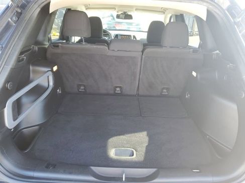 Used 2016 Jeep Cherokee Latitude w/ Cold Weather Group image 9