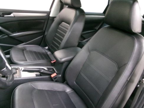 Used 2014 Volkswagen Passat 2.5 SE image 18