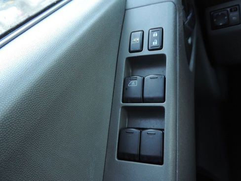 Used 2016 Nissan Frontier SV image 25