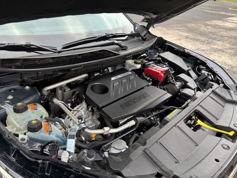 Used 2025 Nissan Rogue SV image 28