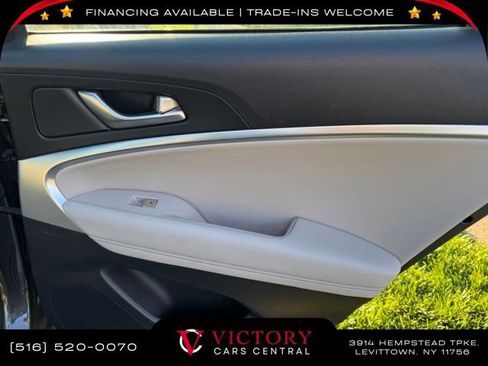 Used 2023 Genesis G70 2.0T image 21