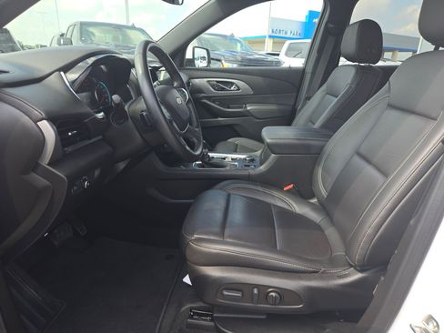 Used 2023 Chevrolet Traverse LT FWD image 9
