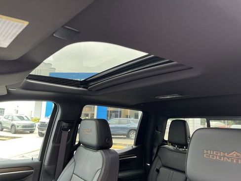 Used 2024 Chevrolet Silverado 1500 High Country w/ High Country Premium Package image 19