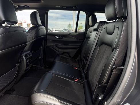 Used 2023 Jeep Grand Cherokee Altitude AWD/4WD image 28