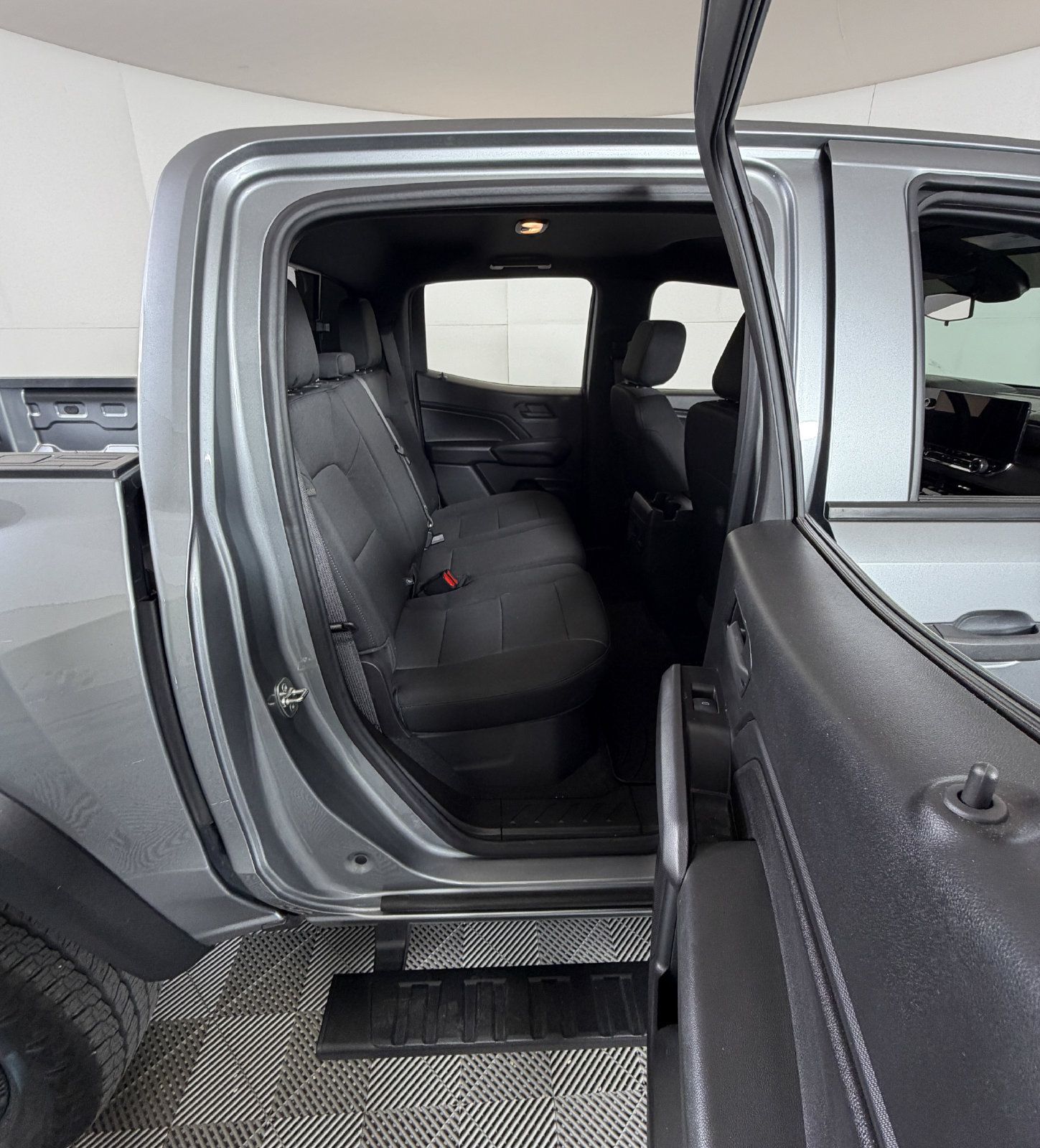 Used 2024 Chevrolet Colorado Trail Boss w/ Advanced Trailering Package AWD/4WD image 5