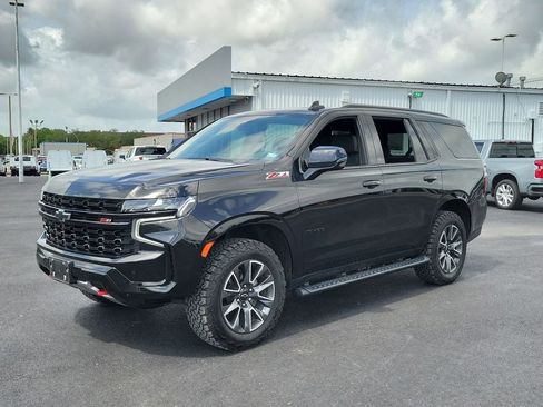 Used 2024 Chevrolet Tahoe Z71 w/ Luxury Package image 2