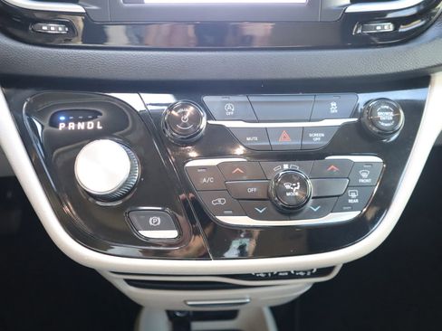 Used 2024 Chrysler Voyager LX FWD image 37
