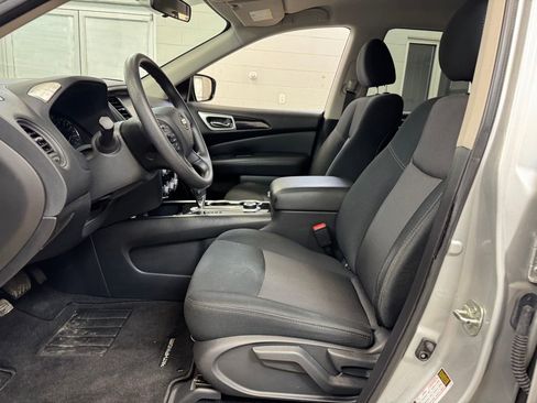 Used 2020 Nissan Pathfinder S image 11