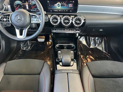 Used 2023 Mercedes-Benz CLA 250 image 4