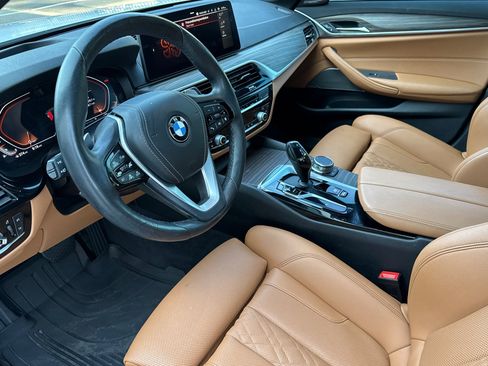 Used 2022 BMW 530i w/ Premium Package RWD image 10