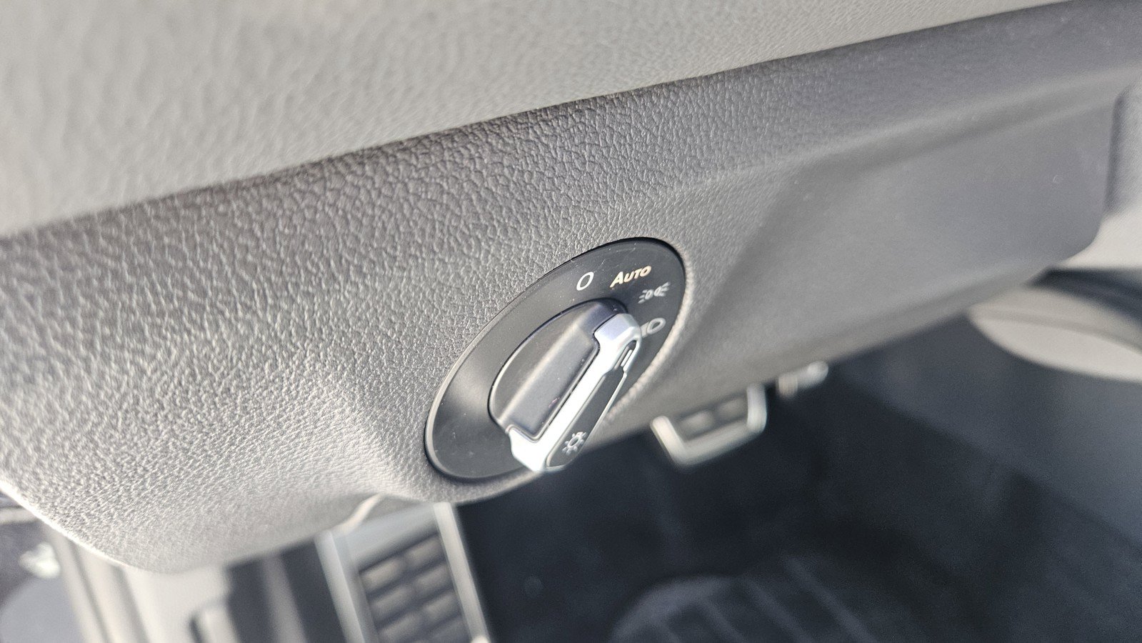Used 2025 Volkswagen Jetta Sport FWD image 19